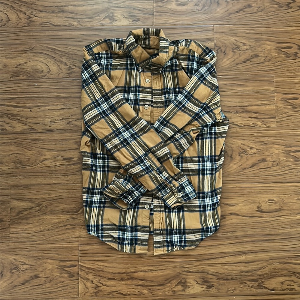 Kids size small. Very stylish. Excellent condition with no stains or ripped hems